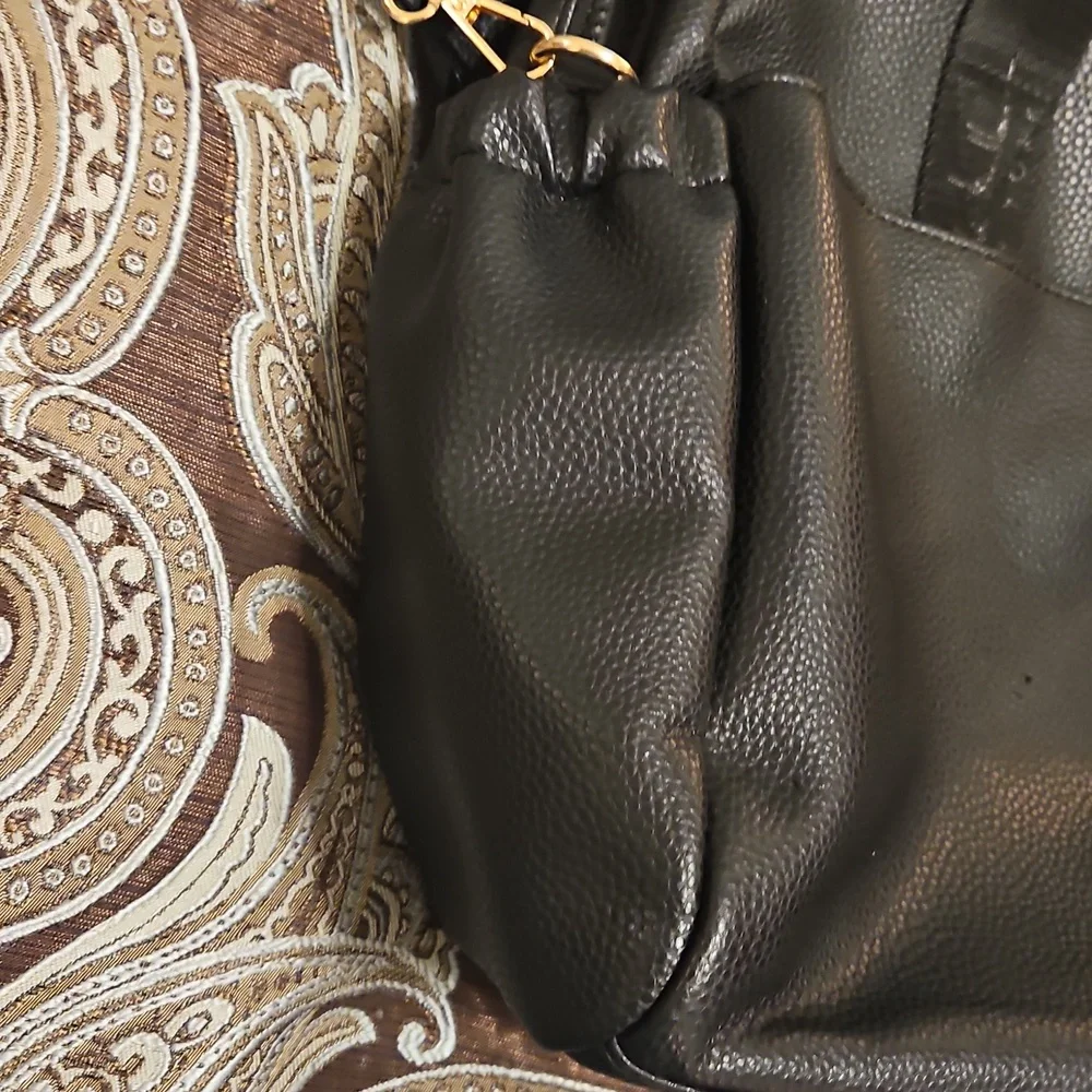 XtraLARGE NICOLE MILLER BLACK & GOLD PEBBLED DIAPER/MESSENGER/TRAVEL/DUFFLE BAG.
